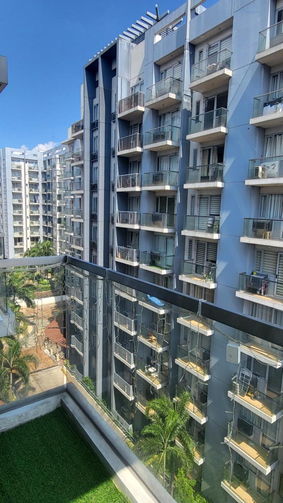 One Palm Tree Villas Condominium - Studio 7Th Fl With Balcony - Across Terminal 3 Airport Пасай Экстерьер фото