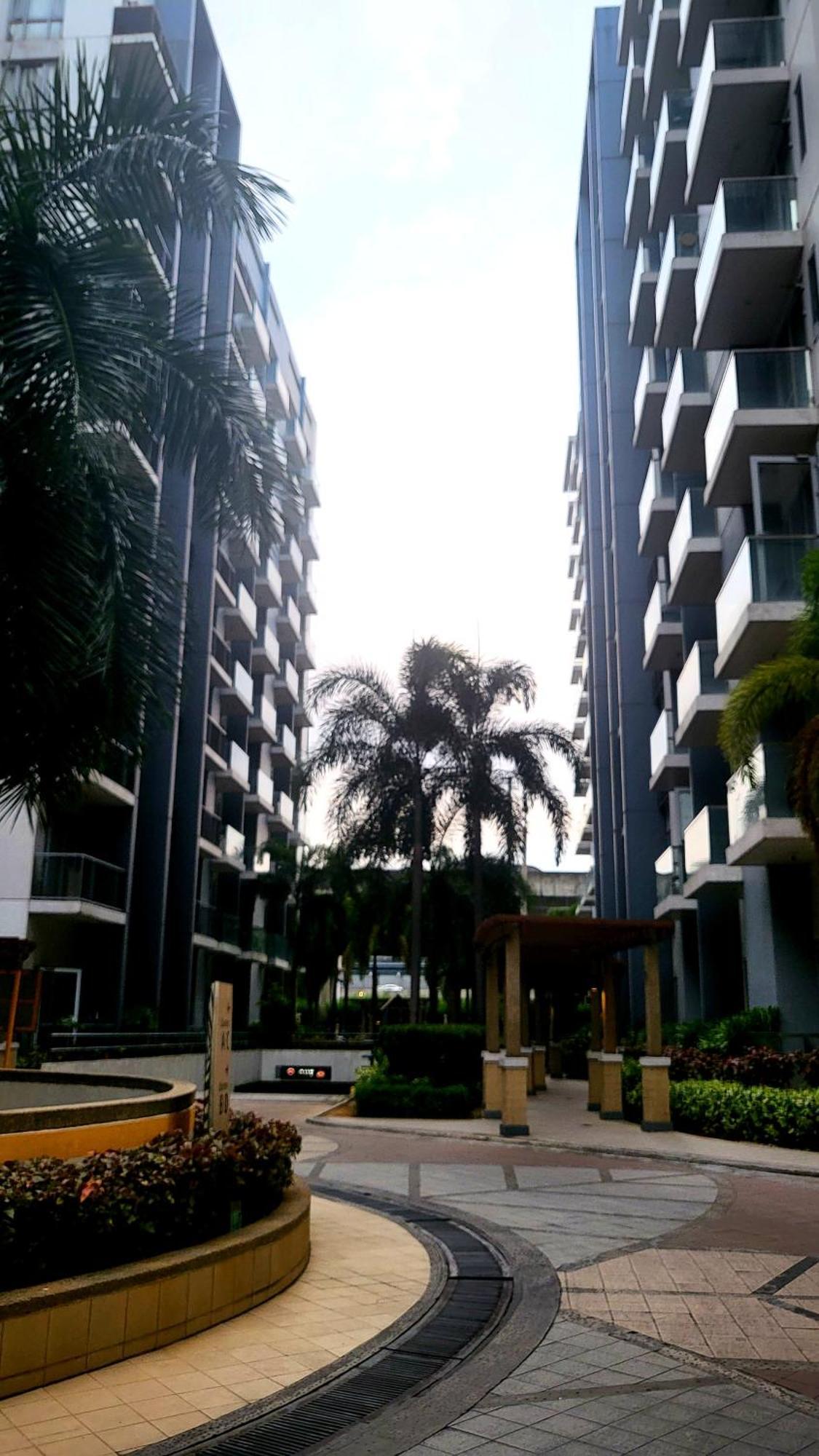 One Palm Tree Villas Condominium - Studio 7Th Fl With Balcony - Across Terminal 3 Airport Пасай Экстерьер фото