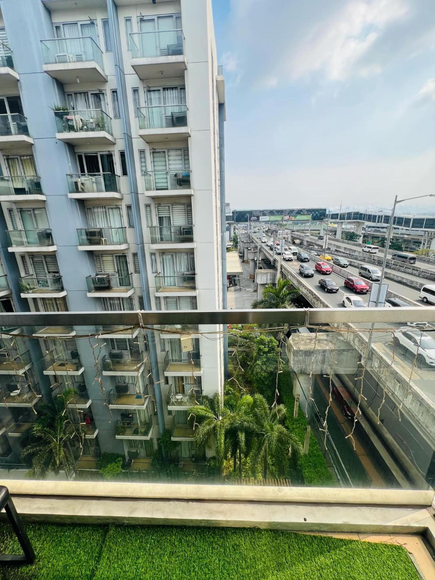 One Palm Tree Villas Condominium - Studio 7Th Fl With Balcony - Across Terminal 3 Airport Пасай Экстерьер фото