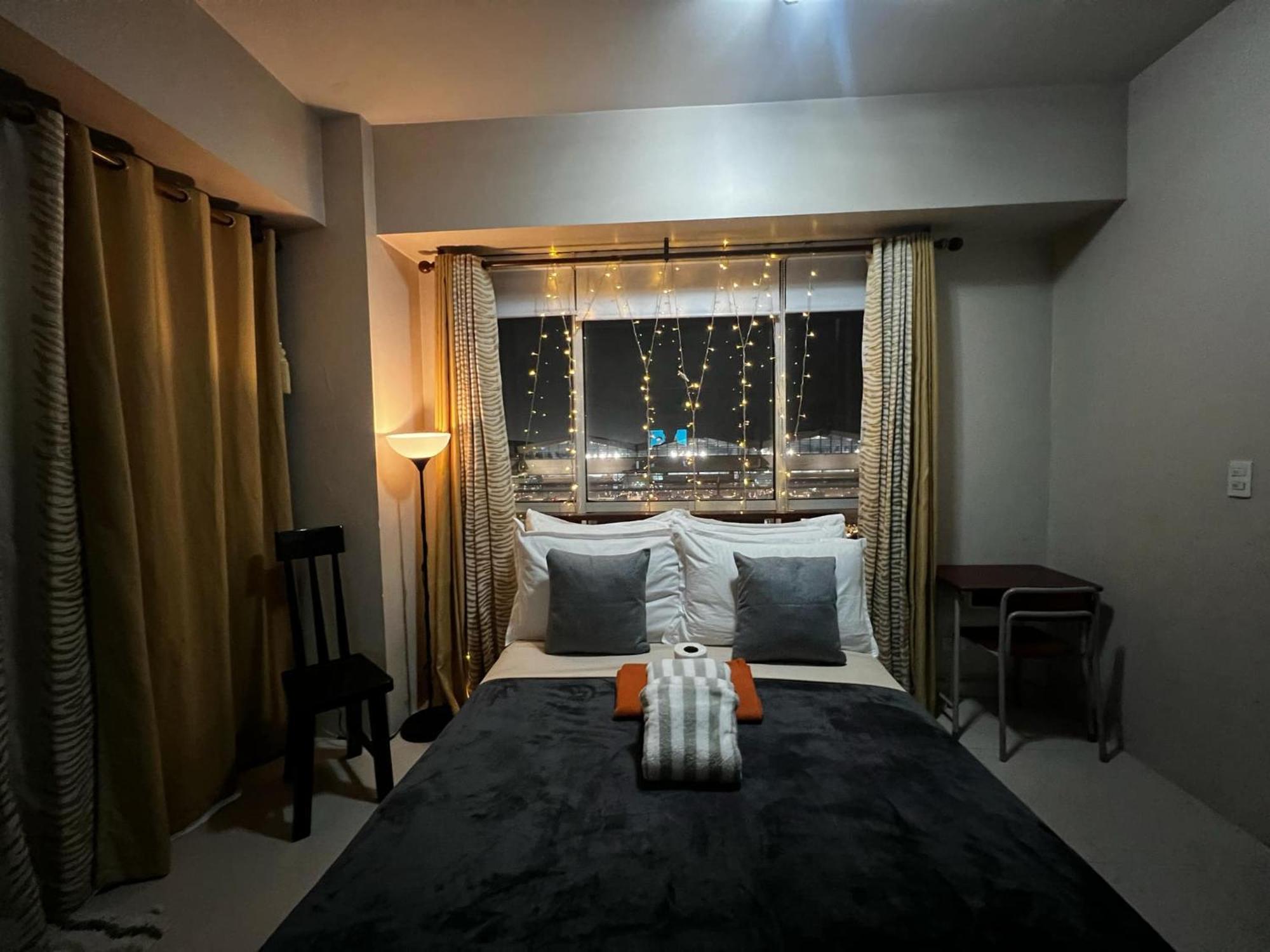 One Palm Tree Villas Condominium - Studio 7Th Fl With Balcony - Across Terminal 3 Airport Пасай Экстерьер фото