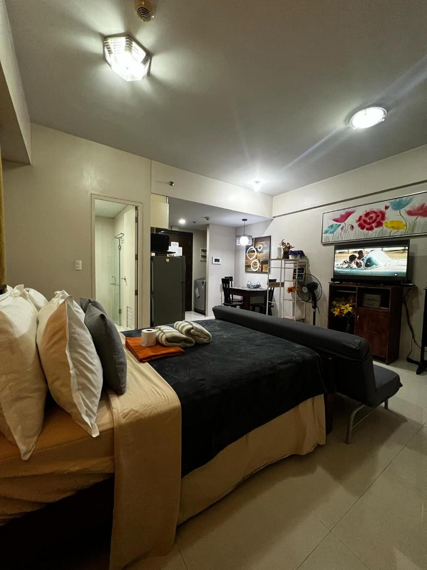 One Palm Tree Villas Condominium - Studio 7Th Fl With Balcony - Across Terminal 3 Airport Пасай Экстерьер фото